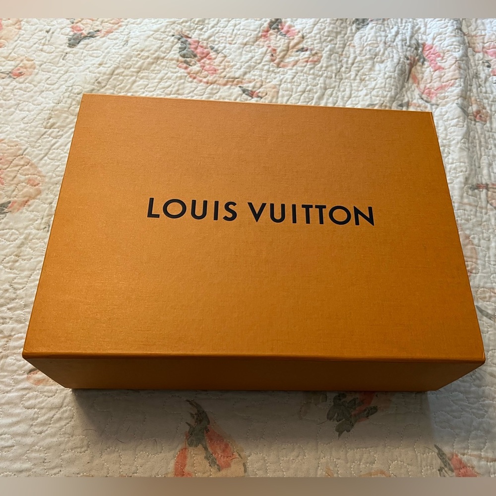 Medium/large Louis Vuitton gift box